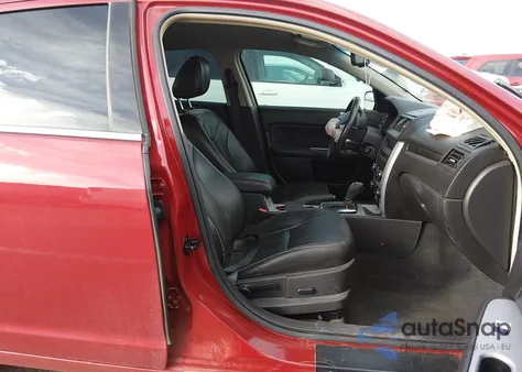 2010 Mercury Milan Premier z USA, uszkodzony, nr VIN 3MEHM0JG2AR633036